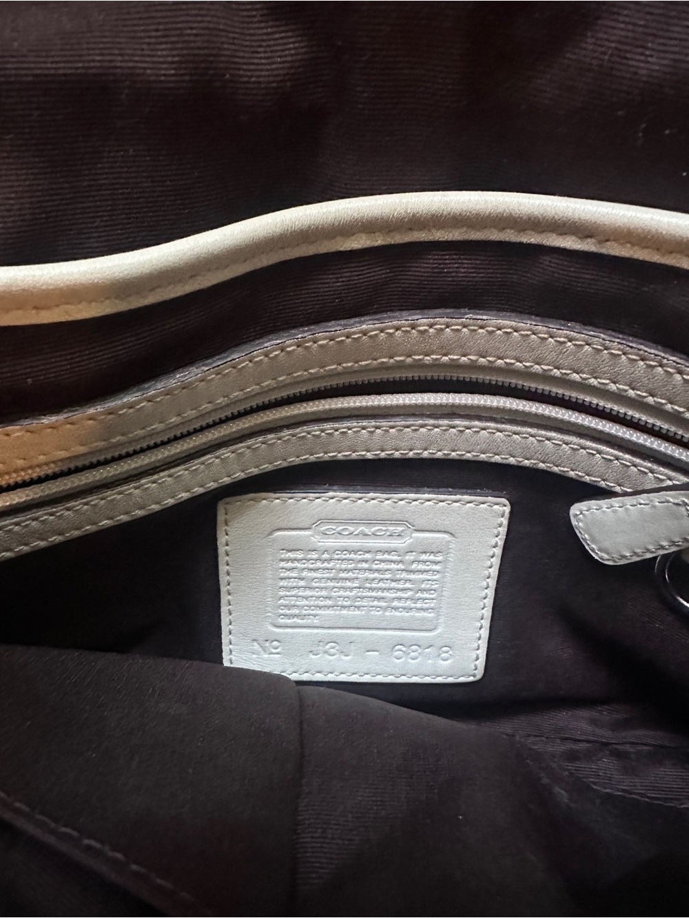 Y2K Vintage Coach Gently Used - Women's Cream Shoulder Bag - Classic Buckle - Picture 5 of 5